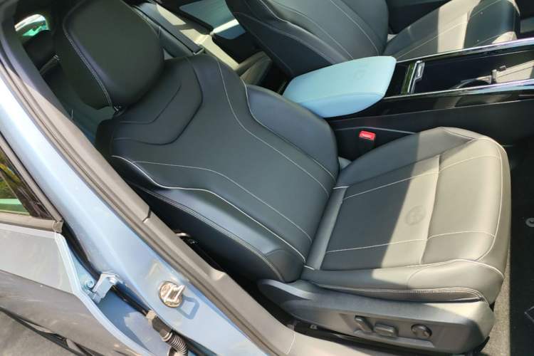 Used Volkswagen ID.4 X 2025 Smart Version Pure & Intelligent Enjoyment Edition Right Front Seat