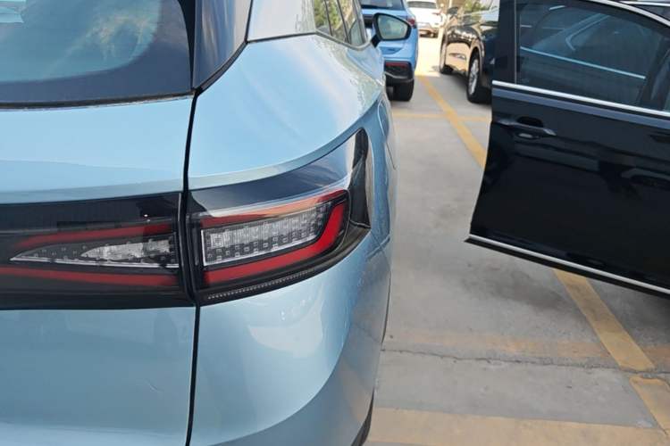 Used Volkswagen ID.4 X 2025 Smart Version Pure & Intelligent Enjoyment Edition Right Rear Taillight