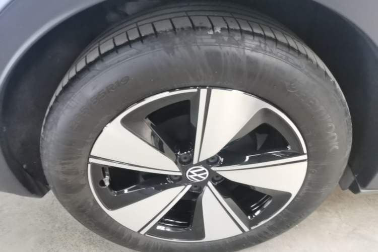 Used Volkswagen ID.4 X 2025 Smart Version Pure & Intelligent Enjoyment Edition Right Rear Wheel Hub