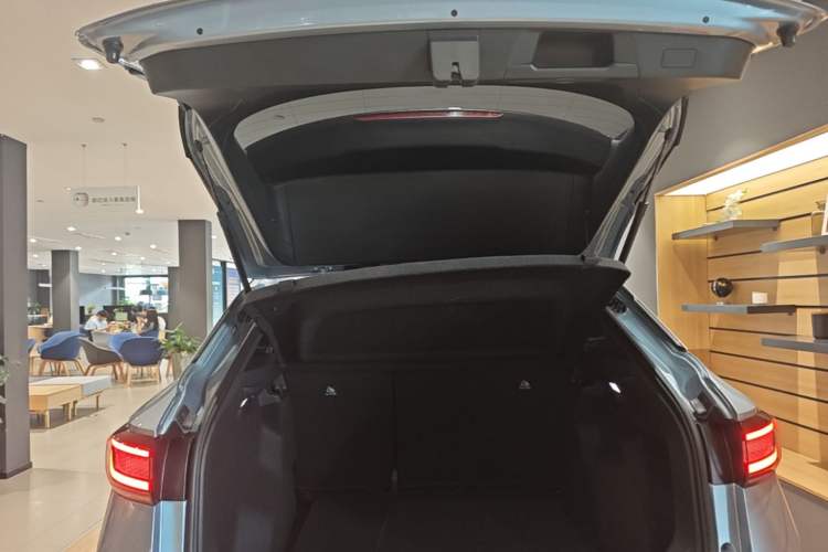 Used Volkswagen ID.4 X 2025 Smart Version Pure & Intelligent Enjoyment Edition Trunk