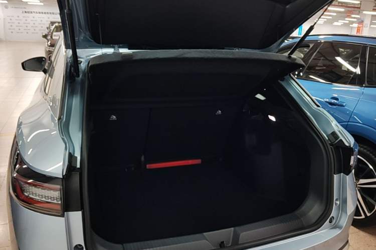 Used Volkswagen ID.4 X 2025 Smart Version Pure & Intelligent Enjoyment Edition Trunk