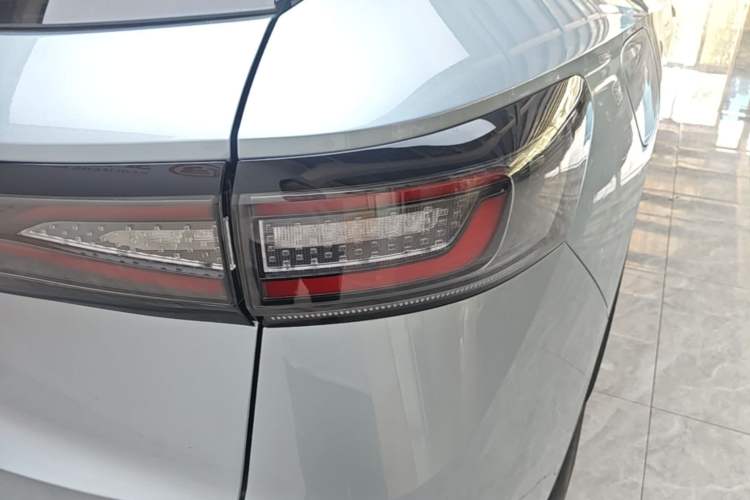 Used Volkswagen ID.4 X 2025 Smart Version Pure & Intelligent Enjoyment Edition Exterior 3