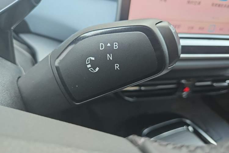 Used Volkswagen ID.4 X 2025 Smart Version Pure & Intelligent Enjoyment Edition Gear Lever