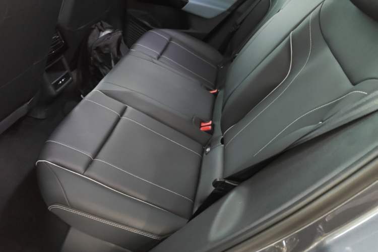 Used Volkswagen ID.4 X 2025 Smart Version Pure & Intelligent Enjoyment Edition Left Rear Seat