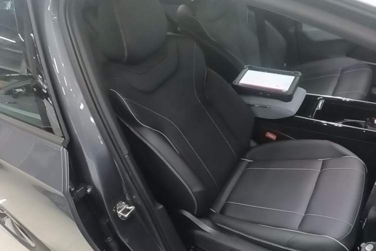 Used Volkswagen ID.4 X 2025 Smart Version Pure & Intelligent Enjoyment Edition Right Front Seat