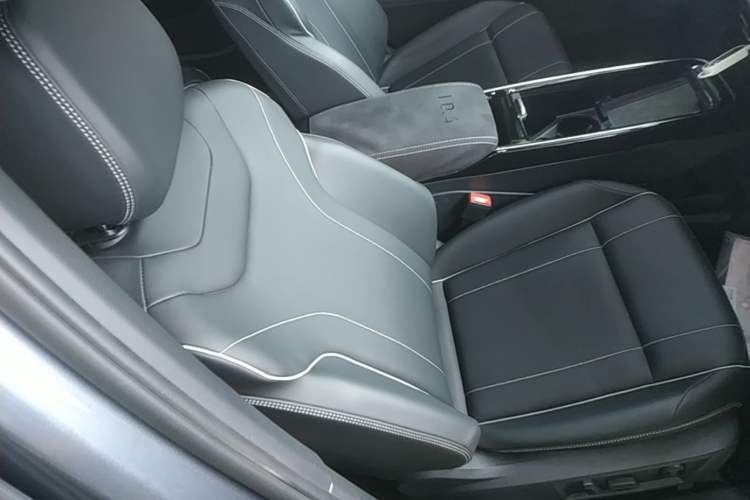 Used Volkswagen ID.4 X 2025 Smart Version Pure & Intelligent Enjoyment Edition Right Front Seat
