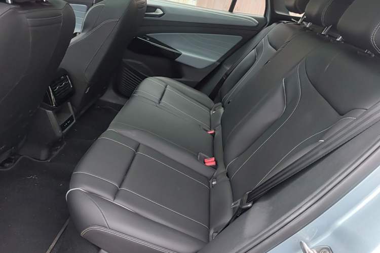 Used Volkswagen ID.4 X 2025 Smart Version Pure & Intelligent Enjoyment Edition Left Rear Seat