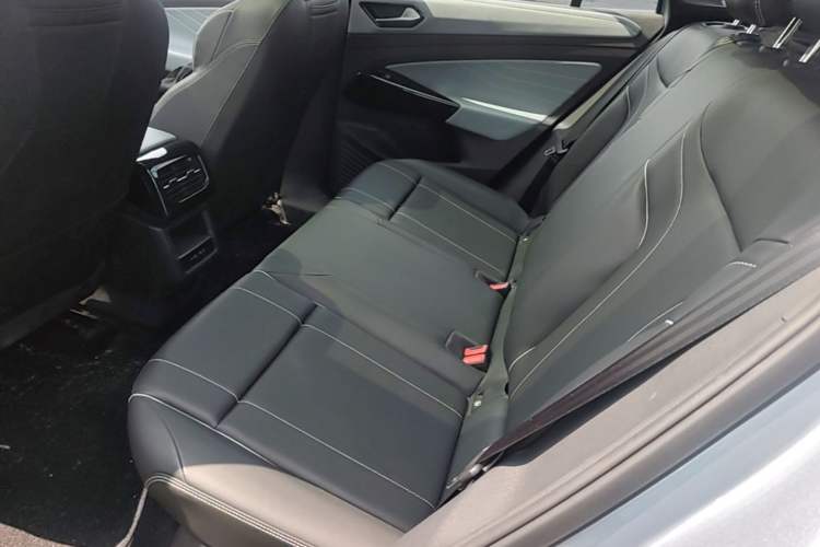 Used Volkswagen ID.4 X 2025 Smart Version Pure & Intelligent Enjoyment Edition Left Rear Seat