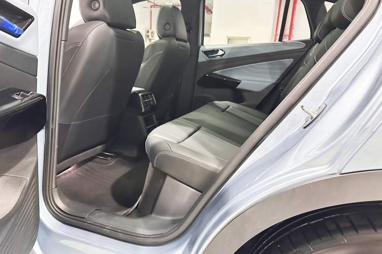Used Volkswagen ID.4 X 2025 Smart Version Pure & Intelligent Enjoyment Edition Left Rear Seat