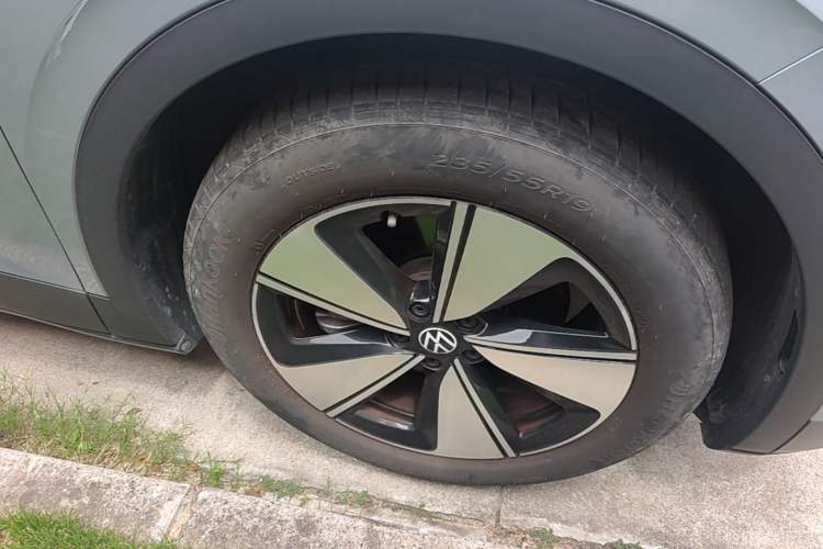 Used Volkswagen ID.4 X 2025 Smart Version Pure & Intelligent Enjoyment Edition Right Front Wheel Hub
