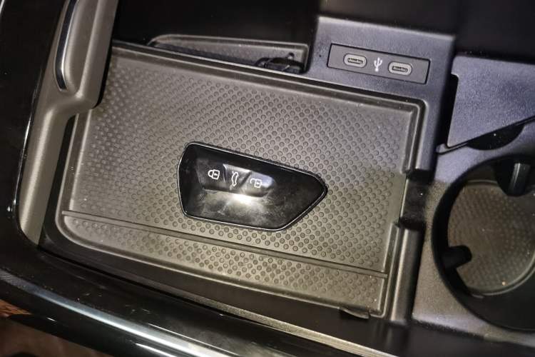Used Volkswagen ID.4 X 2025 Smart Version Pure & Intelligent Enjoyment Edition Interior 1