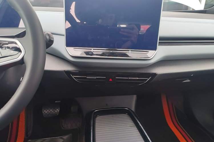 Used Volkswagen ID.4 X 2025 Smart Version Pure & Intelligent Enjoyment Edition Audio And AC Panel