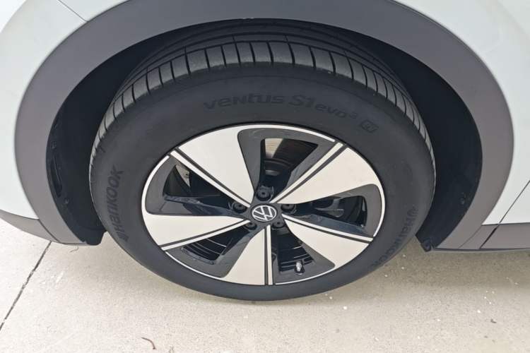 Used Volkswagen ID.4 X 2025 Smart Version Pure & Intelligent Enjoyment Edition Exterior 4