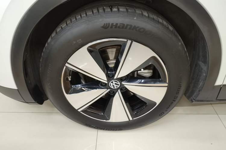 Used Volkswagen ID.4 X 2025 Smart Version Pure & Intelligent Enjoyment Edition Exterior 4
