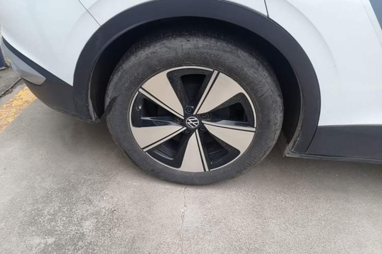 Used Volkswagen ID.4 X 2025 Smart Version Pure & Intelligent Enjoyment Edition Exterior 5
