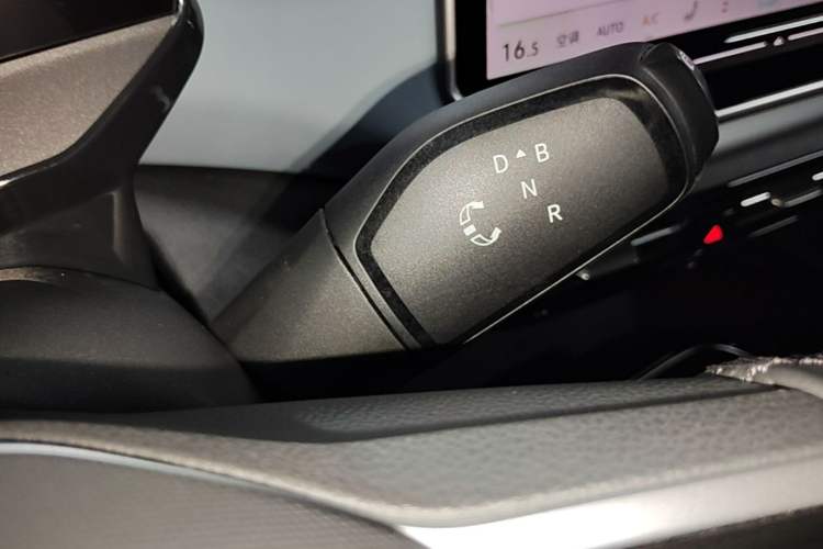 Used Volkswagen ID.4 X 2025 Smart Version Pure & Intelligent Enjoyment Edition Gear Lever