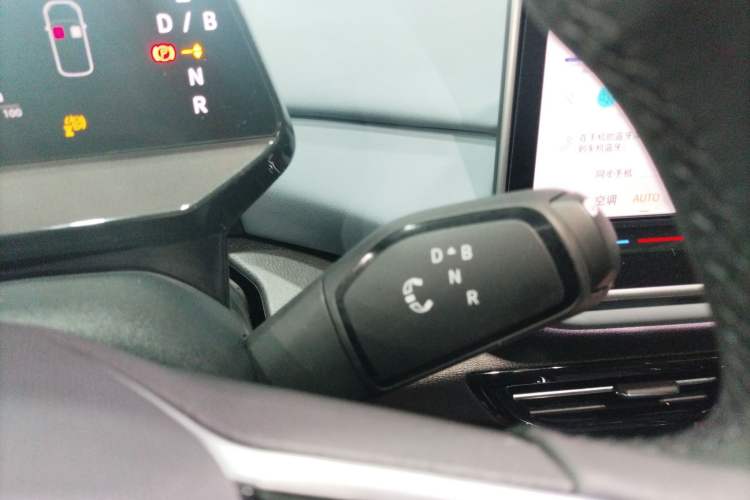 Used Volkswagen ID.4 X 2025 Smart Edition Outstanding Model Gear Lever