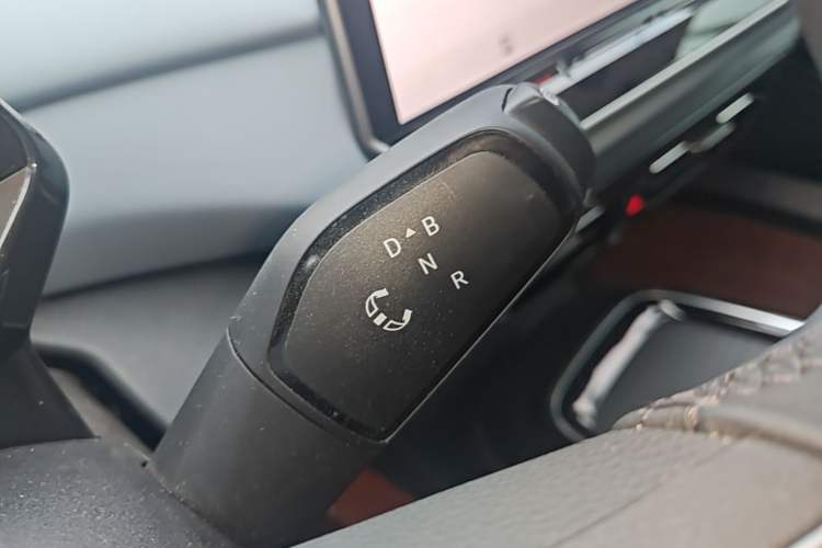Used Volkswagen ID.4 X 2025 Smart Version Pure & Intelligent Enjoyment Edition Gear Lever