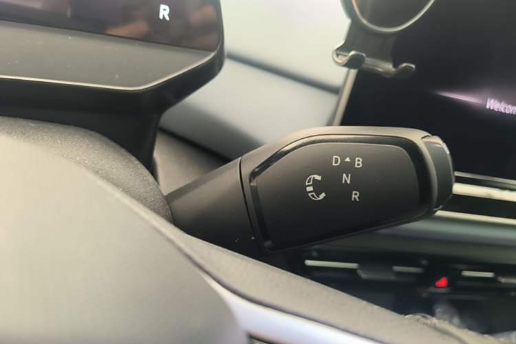 Used Volkswagen ID.4 X 2025 Smart Version Pure & Intelligent Enjoyment Edition Gear Lever