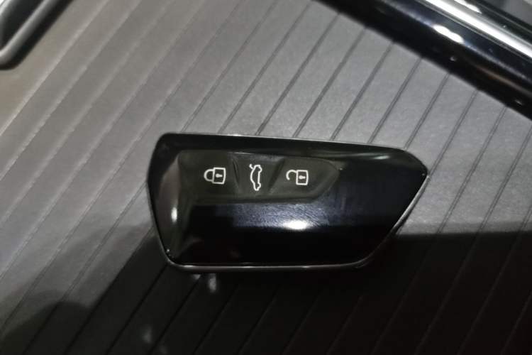Used Volkswagen ID.4 X 2025 Smart Version Pure & Intelligent Enjoyment Edition Interior 1
