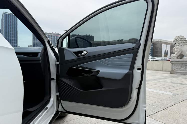 Used Volkswagen ID.4 X 2025 Smart Version Pure & Intelligent Enjoyment Edition Interior 12