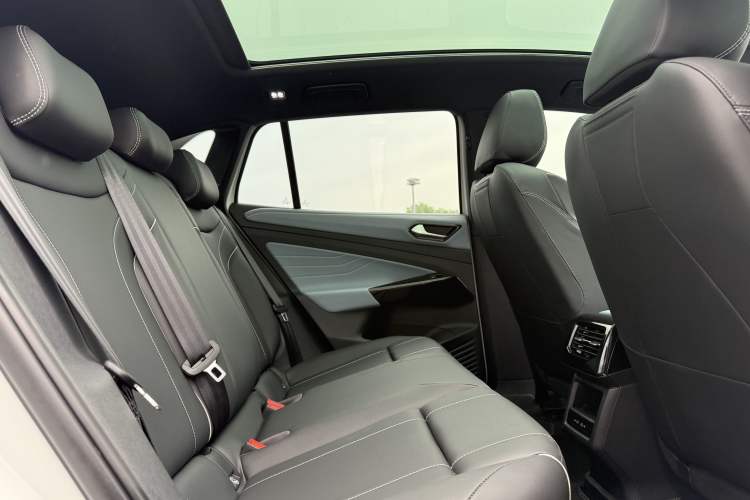 Used Volkswagen ID.4 X 2025 Smart Version Pure & Intelligent Enjoyment Edition Interior 3