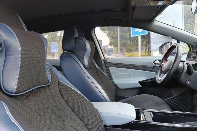 Used Volkswagen ID.4 X 2025 Smart Version Pure & Intelligent Enjoyment Edition Interior 6