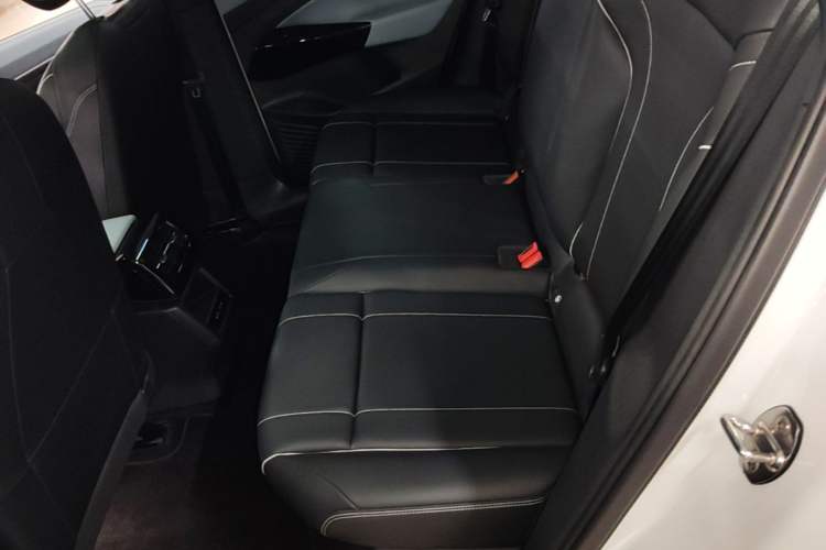 Used Volkswagen ID.4 X 2025 Smart Version Pure & Intelligent Enjoyment Edition Left Rear Seat