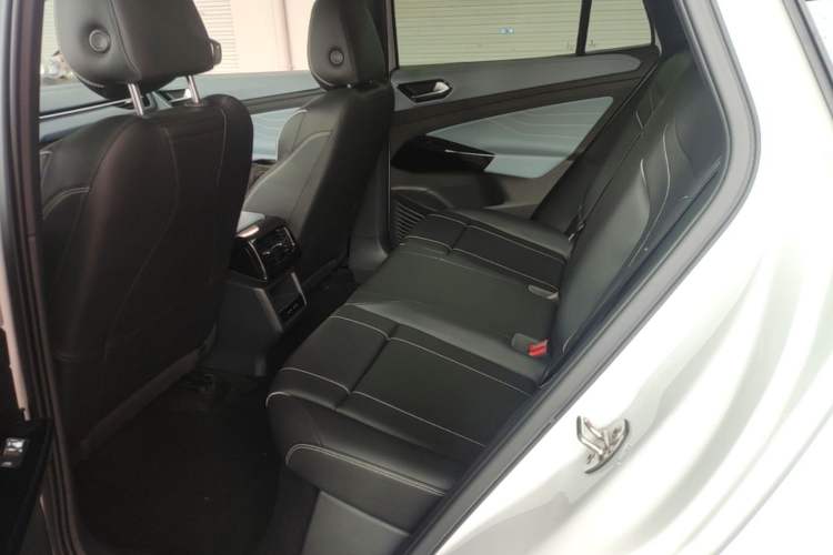 Used Volkswagen ID.4 X 2025 Smart Version Pure & Intelligent Enjoyment Edition Left Rear Seat