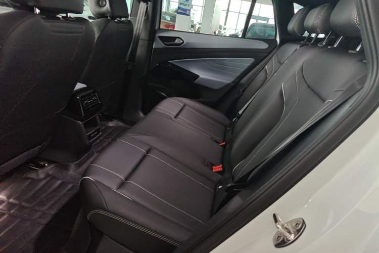 Used Volkswagen ID.4 X 2025 Smart Version Pure & Intelligent Enjoyment Edition Left Rear Seat