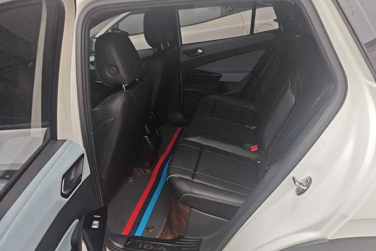 Used Volkswagen ID.4 X 2025 Smart Version Pure & Intelligent Enjoyment Edition Left Rear Seat