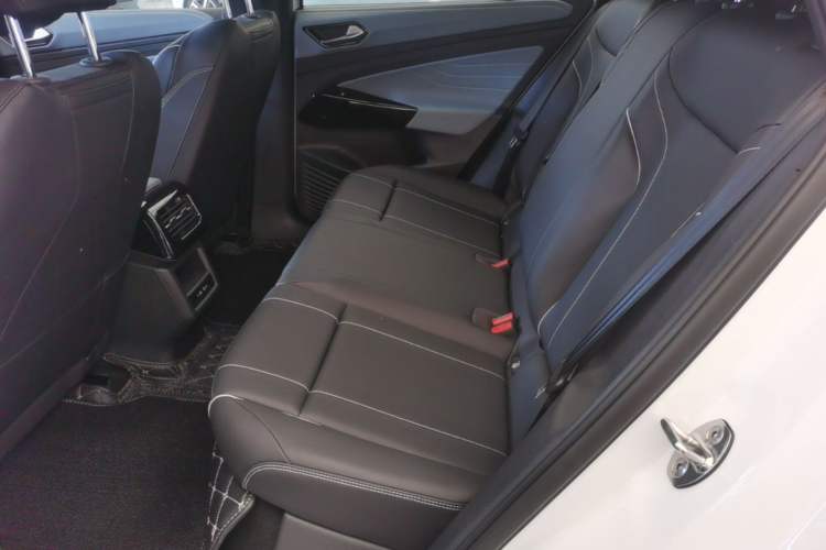 Used Volkswagen ID.4 X 2025 Smart Version Pure & Intelligent Enjoyment Edition Left Rear Seat