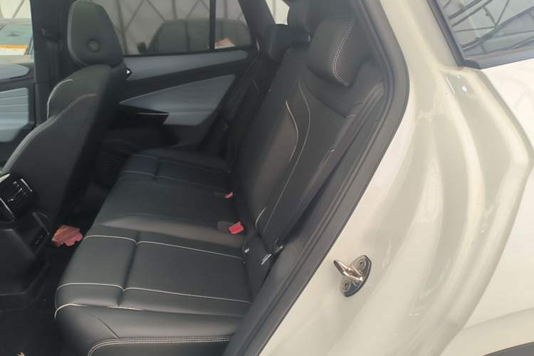 Used Volkswagen ID.4 X 2025 Smart Version Pure & Intelligent Enjoyment Edition Left Rear Seat