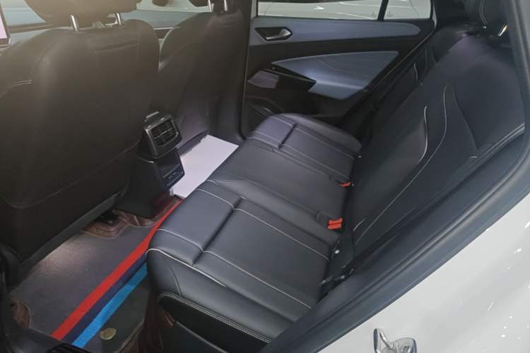 Used Volkswagen ID.4 X 2025 Smart Version Pure & Intelligent Enjoyment Edition Left Rear Seat