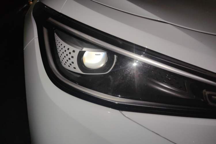 Used Volkswagen ID.4 X 2025 Smart Version Pure & Intelligent Enjoyment Edition Right Front Headlight