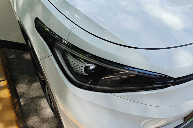 Used Volkswagen ID.4 X 2025 Smart Version Pure & Intelligent Enjoyment Edition Right Front Headlight
