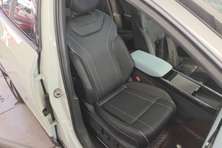 Used Volkswagen ID.4 X 2025 Smart Version Pure & Intelligent Enjoyment Edition Right Front Seat