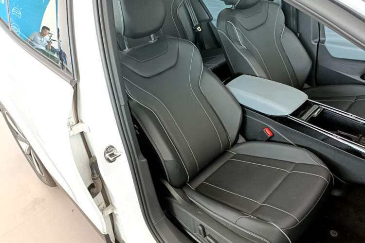 Used Volkswagen ID.4 X 2025 Smart Version Pure & Intelligent Enjoyment Edition Right Front Seat
