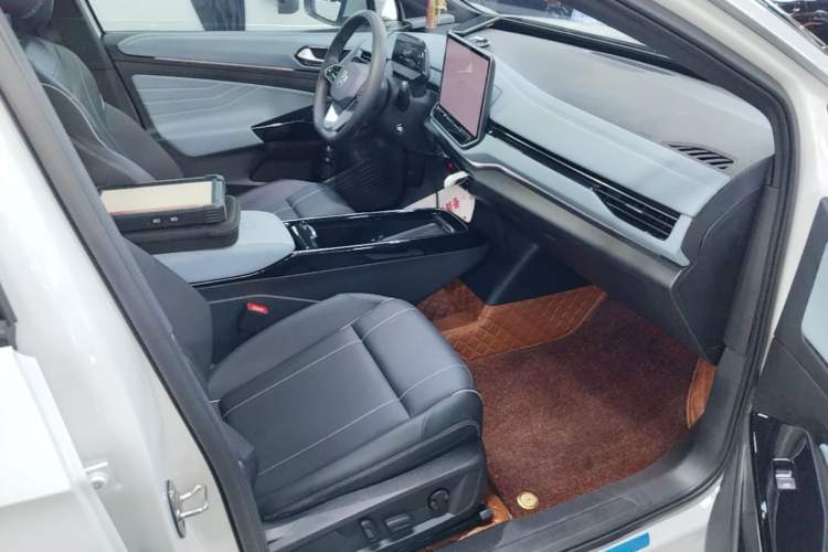 Used Volkswagen ID.4 X 2025 Smart Version Pure & Intelligent Enjoyment Edition Right Front Seat