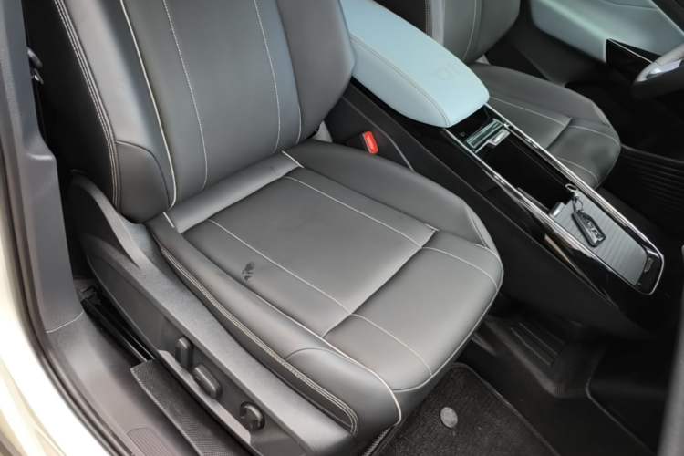 Used Volkswagen ID.4 X 2025 Smart Version Pure & Intelligent Enjoyment Edition Right Front Seat