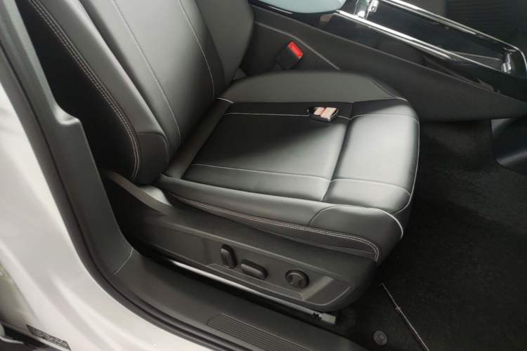 Used Volkswagen ID.4 X 2025 Smart Version Pure & Intelligent Enjoyment Edition Right Front Seat