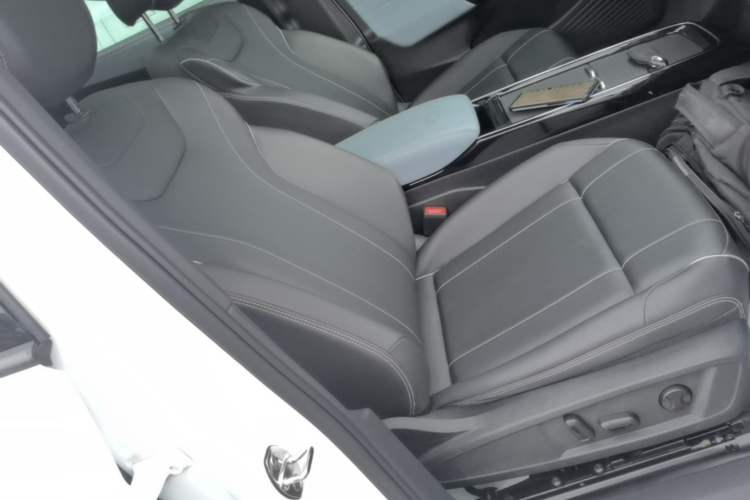 Used Volkswagen ID.4 X 2025 Smart Version Pure & Intelligent Enjoyment Edition Right Front Seat