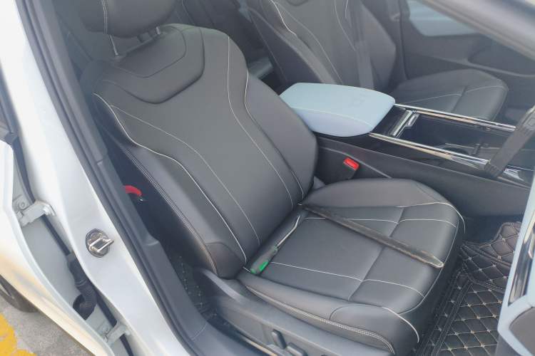 Used Volkswagen ID.4 X 2025 Smart Version Pure & Intelligent Enjoyment Edition Right Front Seat