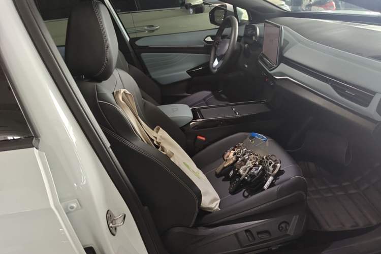 Used Volkswagen ID.4 X 2025 Smart Version Pure & Intelligent Enjoyment Edition Right Front Seat