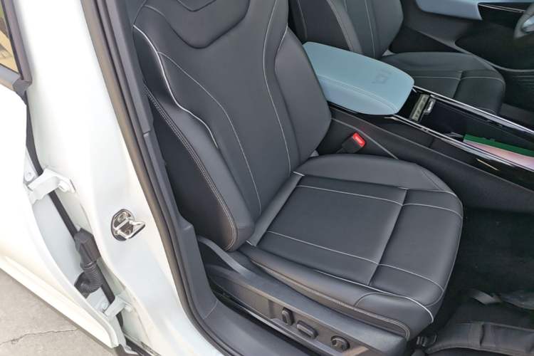 Used Volkswagen ID.4 X 2025 Smart Version Pure & Intelligent Enjoyment Edition Right Front Seat