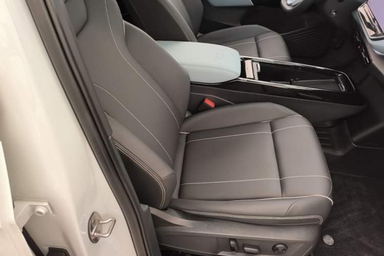 Used Volkswagen ID.4 X 2025 Smart Version Pure & Intelligent Enjoyment Edition Right Front Seat