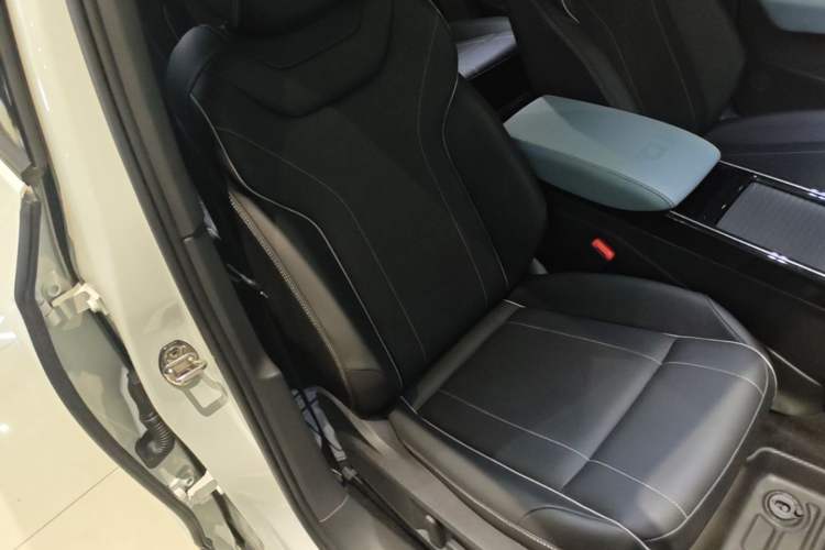 Used Volkswagen ID.4 X 2025 Smart Version Pure & Intelligent Enjoyment Edition Right Front Seat