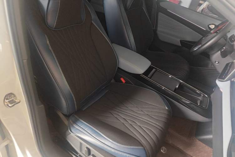 Used Volkswagen ID.4 X 2025 Smart Version Pure & Intelligent Enjoyment Edition Right Front Seat