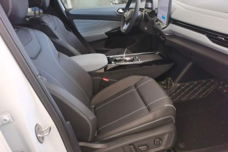Used Volkswagen ID.4 X 2025 Smart Version Pure & Intelligent Enjoyment Edition Right Front Seat