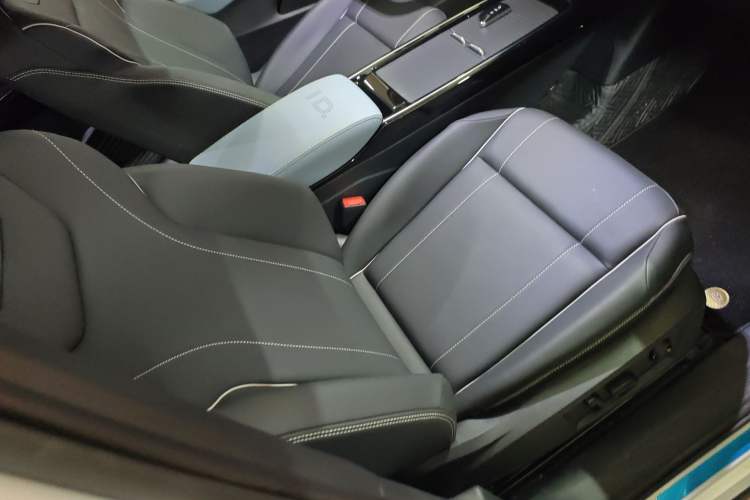 Used Volkswagen ID.4 X 2025 Smart Version Pure & Intelligent Enjoyment Edition Right Front Seat